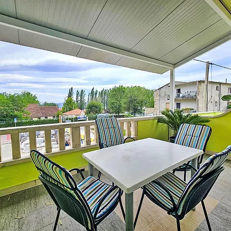 Dajak-1 By Interhome Apartamento